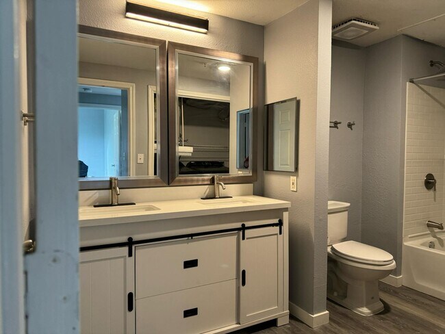 Building Photo - 2320 Gracy Farms Ln