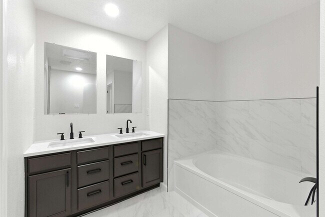 Building Photo - 528 Talladega St SE