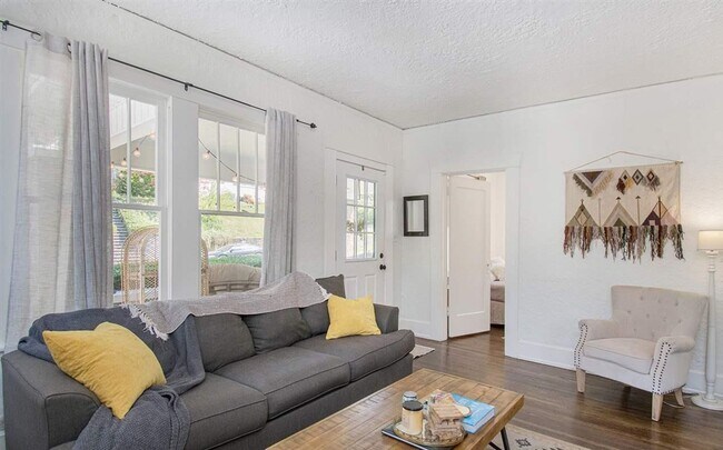 Building Photo - Two Bedroom Home For Rent