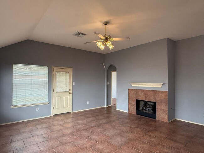 Building Photo - Room to Roam in Atascocita Park!