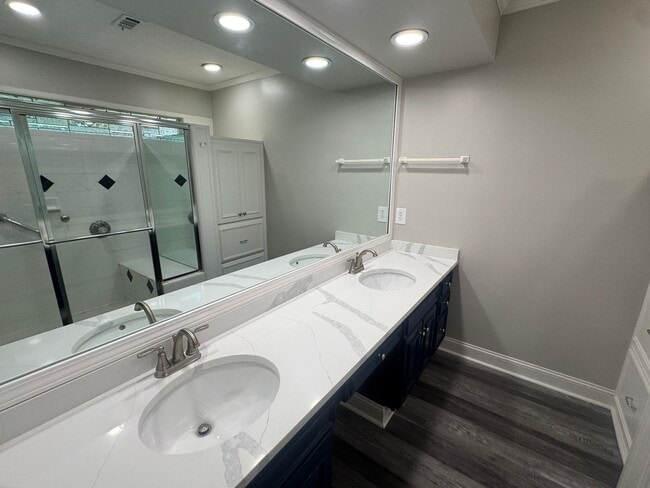 Building Photo - Arrowhead One Level