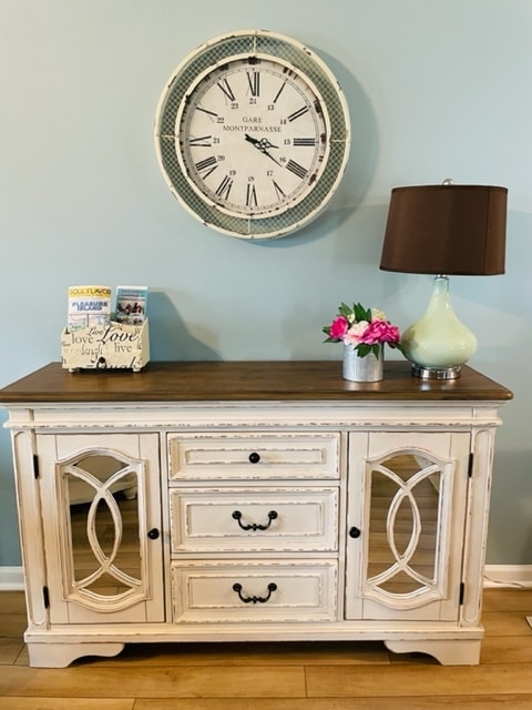 Side buffet table - 709 Elton Ave