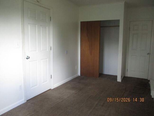 Building Photo - 927 W Schley St