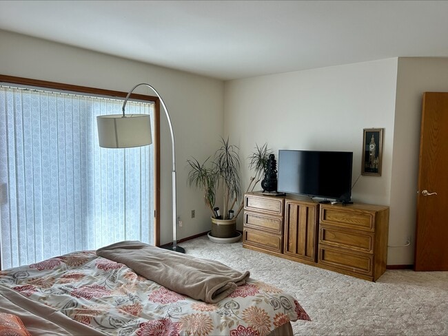 Building Photo - 4739 S Golf Course Dr