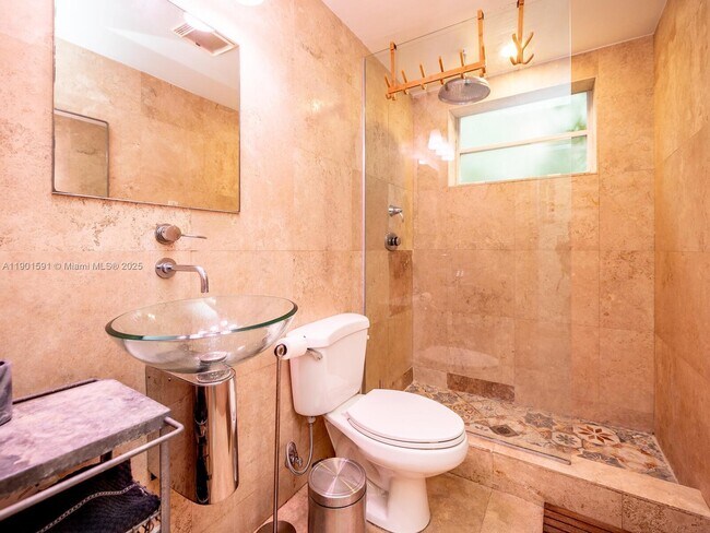 Building Photo - 1127 Meridian Ave