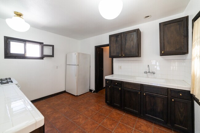 Building Photo - 836 Silverlake Blvd-