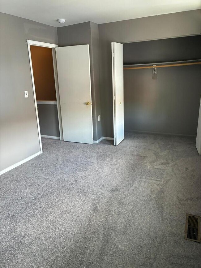 Building Photo - 2 Bedrooms Plus Den