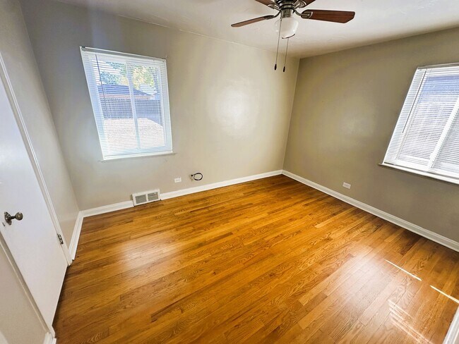 Building Photo - 3 Bed 1 Bath Ranch in North Park Hill! (Av...