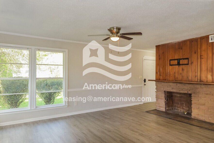 Building Photo - 2145 Meadowlane Dr