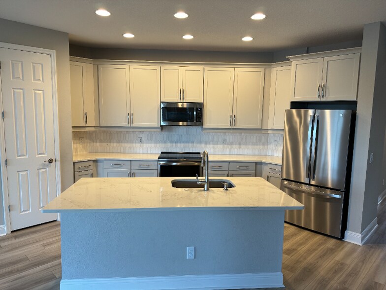 Building Photo - 921 Fern Leaf Run