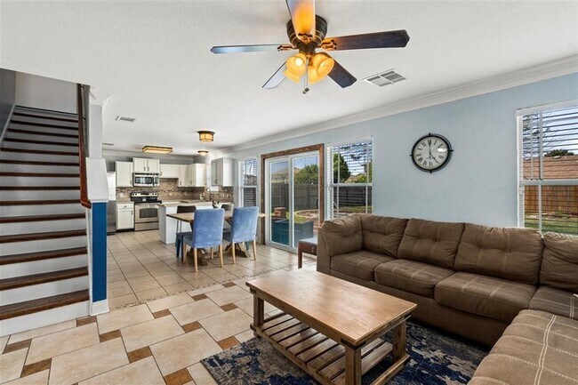 Building Photo - 220 Wegstrom St