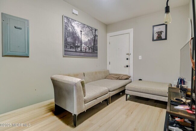 Building Photo - 308 7th Ave