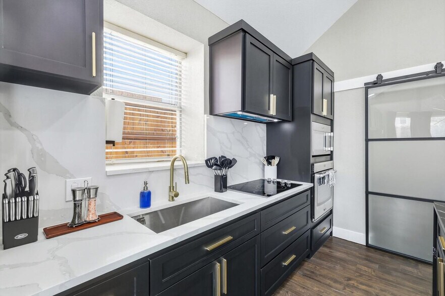 Building Photo - 5709 Courtney Cir