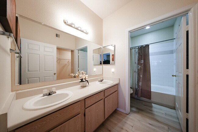 Building Photo - 3236 E Chandler Blvd