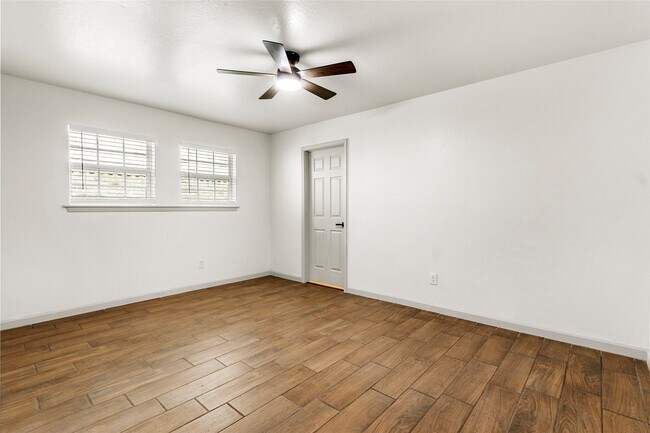 Building Photo - 3865 Jasmine Dr