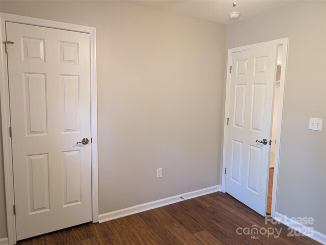 Building Photo - 9935 Redbud Tree Ct
