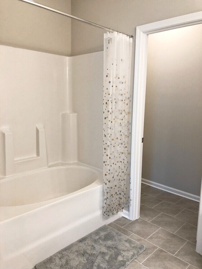 Building Photo - 3 Bed 2.5 Bath End Unit with Fenced in Backyard at Winsford At the Park!