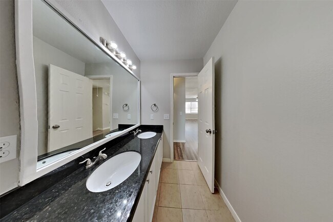 Building Photo - 17307 S Summit Canyon Dr
