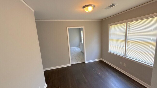 Building Photo - 1570 Jay Cove