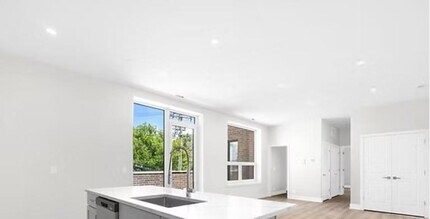 Building Photo - 2 bedroom in CHICAGO IL 60630
