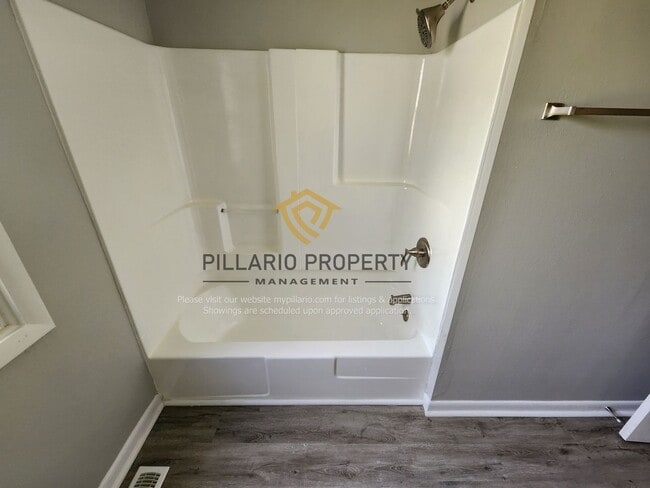 Building Photo - Newly Renovated, 3 Bedroom, 1 Bathroom Hom...