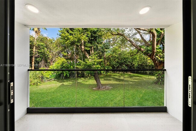 Building Photo - 7540 Los Pinos Blvd