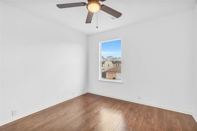 Building Photo - 23838 Township Elm St