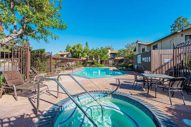 Building Photo - 6716 Clybourn Ave