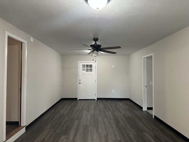 Building Photo - 260 Mark Twain Dr