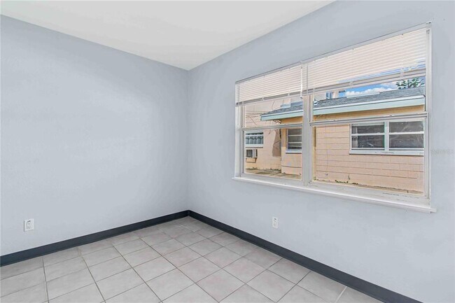 Building Photo - 140 112th Ave N