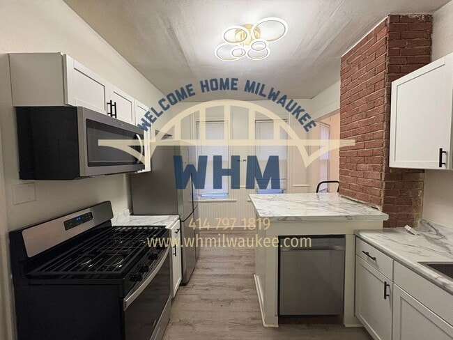 Building Photo - 2720 N Oakland Ave