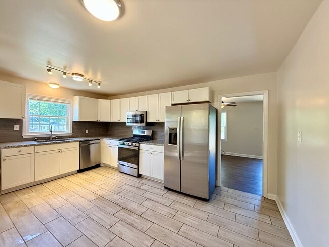 Building Photo - 4033 Fieldcrest Rd