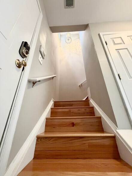 Building Photo - 307D Prettyman Dr