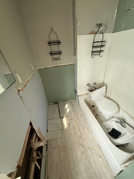 Building Photo - 7205 Calvin Ave