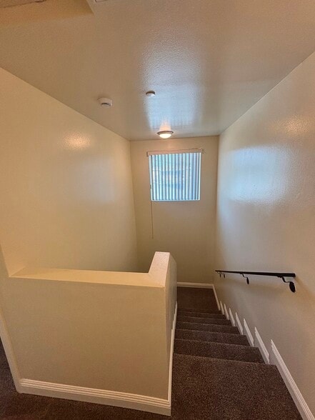Building Photo - 638 W Colden Ave