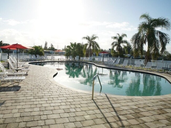 Building Photo - 5220 SW 33rd St