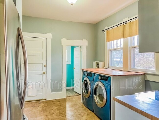 Building Photo - 771 Maple St