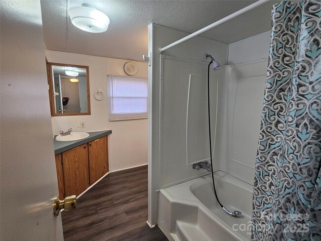 Building Photo - 2292 W Wade Ave