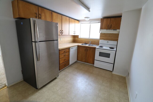 Building Photo - 400 E 4 plex