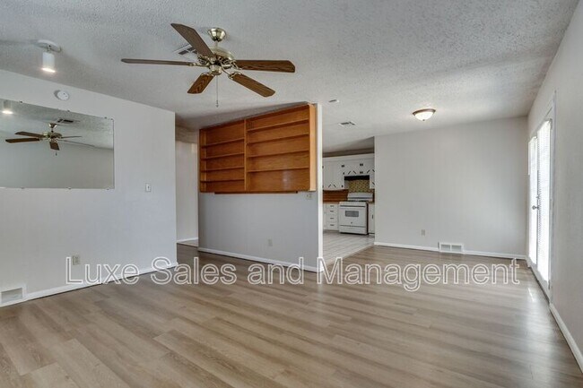 Building Photo - 1805 Melody Dr