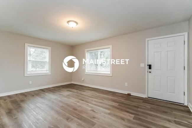 Building Photo - 5 Bedroom Pet-Friendly Home in Columbus, OH with Main Street Renewal