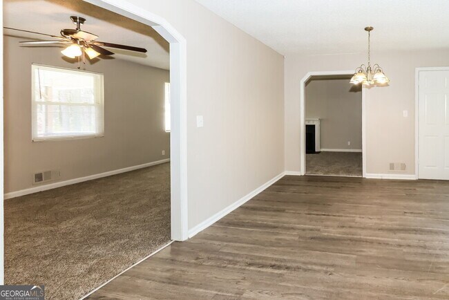 Building Photo - 429 Azalea Dr