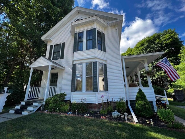 Building Photo - 9 Salem St