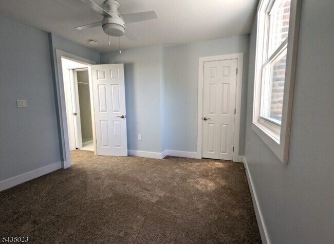 Building Photo - 439 Victory Ave