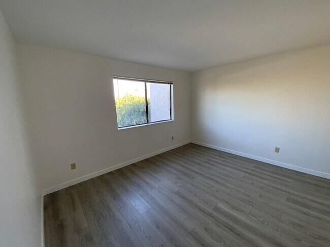 Building Photo - 3 Bedroom Condo on the Bay!