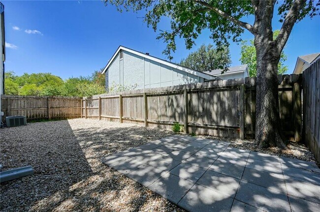 Building Photo - 1502 Bridgeway Dr