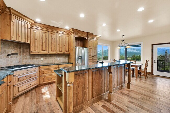 Building Photo - 3573 N Elkview Dr