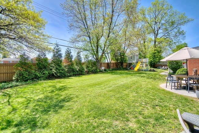 Building Photo - 17 Sunnymede Dr