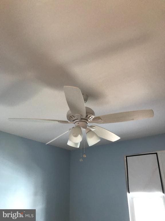 Building Photo - 212 Robbins St