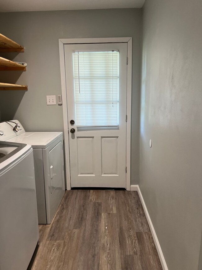 Building Photo - Home for lease